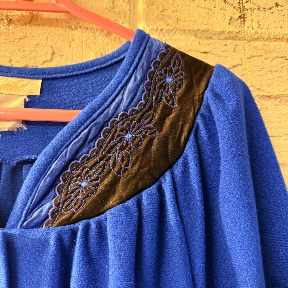 Vintage Cuddle Royal Blue House Dress Snap Front Embroidered Yoke Robe L - Picture 6 of 10